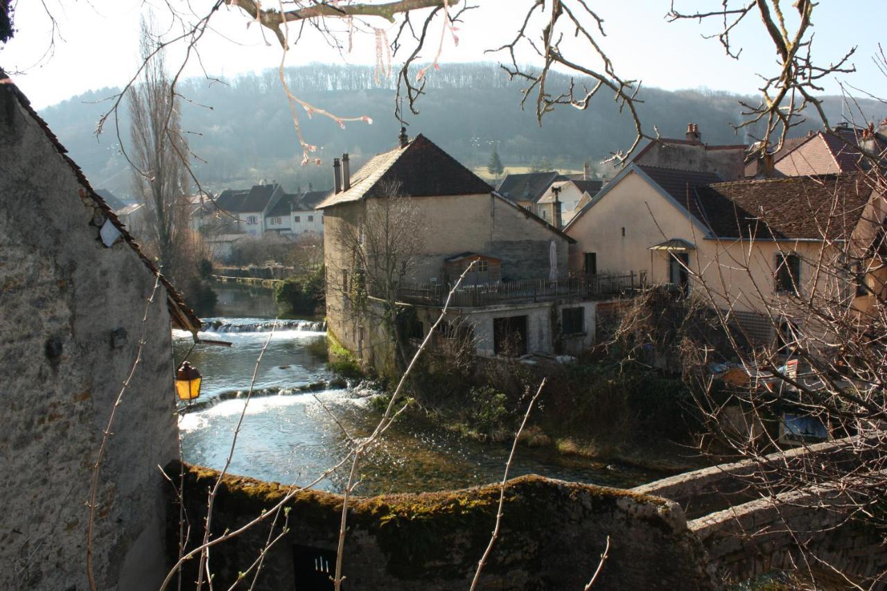 Grands Gîtes de charme avec jardin, lieu calme et paisible en plein coeur d'Arbois, linge inclu, lits faits à l'arrivée et ménage en fin de séjour Extérieur photo