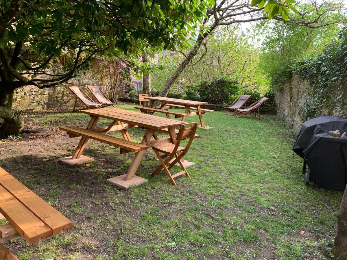 Grands Gîtes de charme avec jardin, lieu calme et paisible en plein coeur d'Arbois, linge inclu, lits faits à l'arrivée et ménage en fin de séjour Extérieur photo